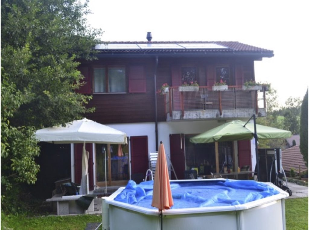 maison avec la terrasse et la piscine location-maison-vacances-piscine-10-personne