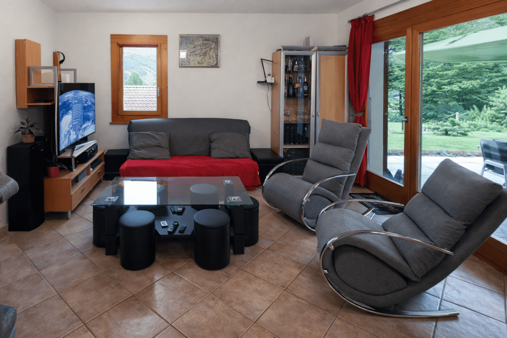 salon pour la location de la maison de vacances en Gruyère avec piscine
