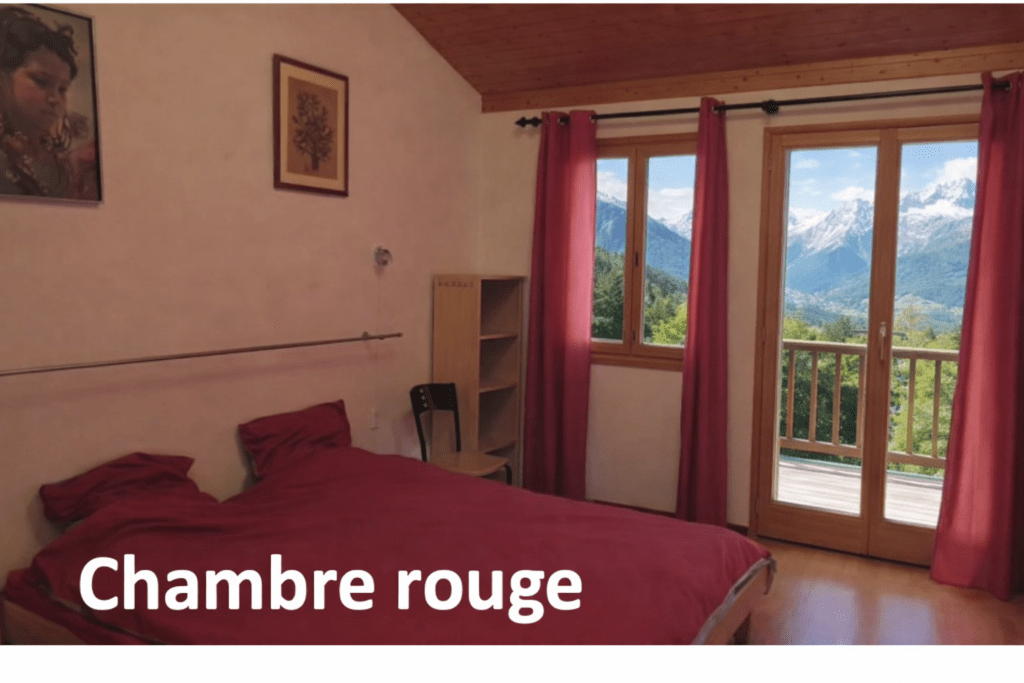 Image chambre rouge Chambre llocation-maison-vacances-piscine-10-personne