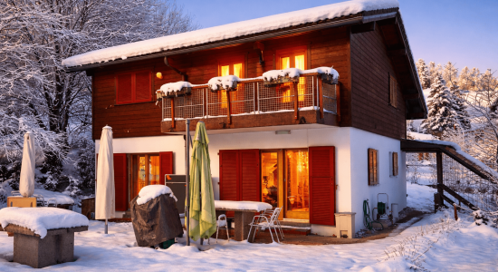 chalet sous la neige