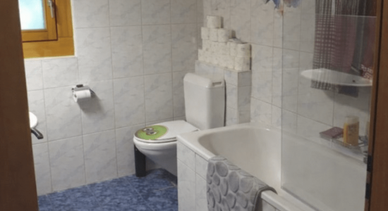 Image des 2 salles de bain location-maison-vacances-piscine-10-personne location-maison-vacances-gruyere-suisse